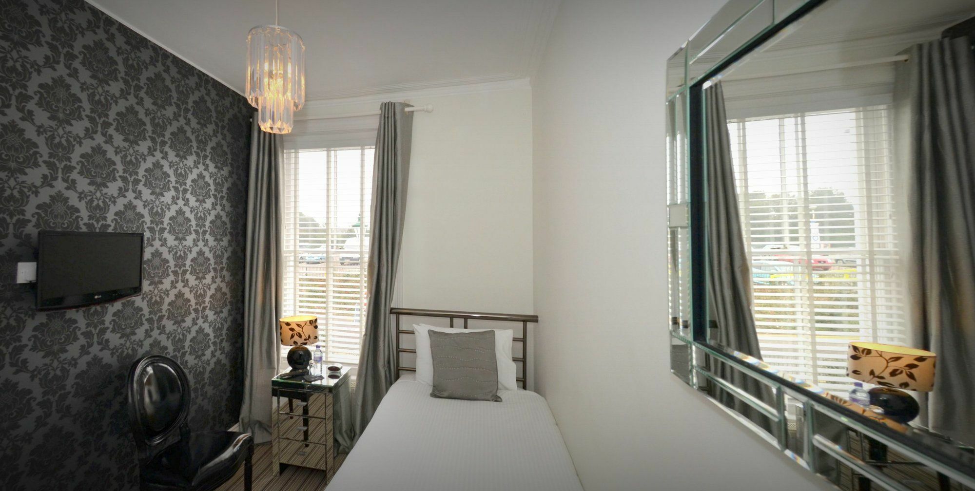 แบมบู เกสท์เฮาส์ Hotel บอร์นมัธ ภายนอก รูปภาพ