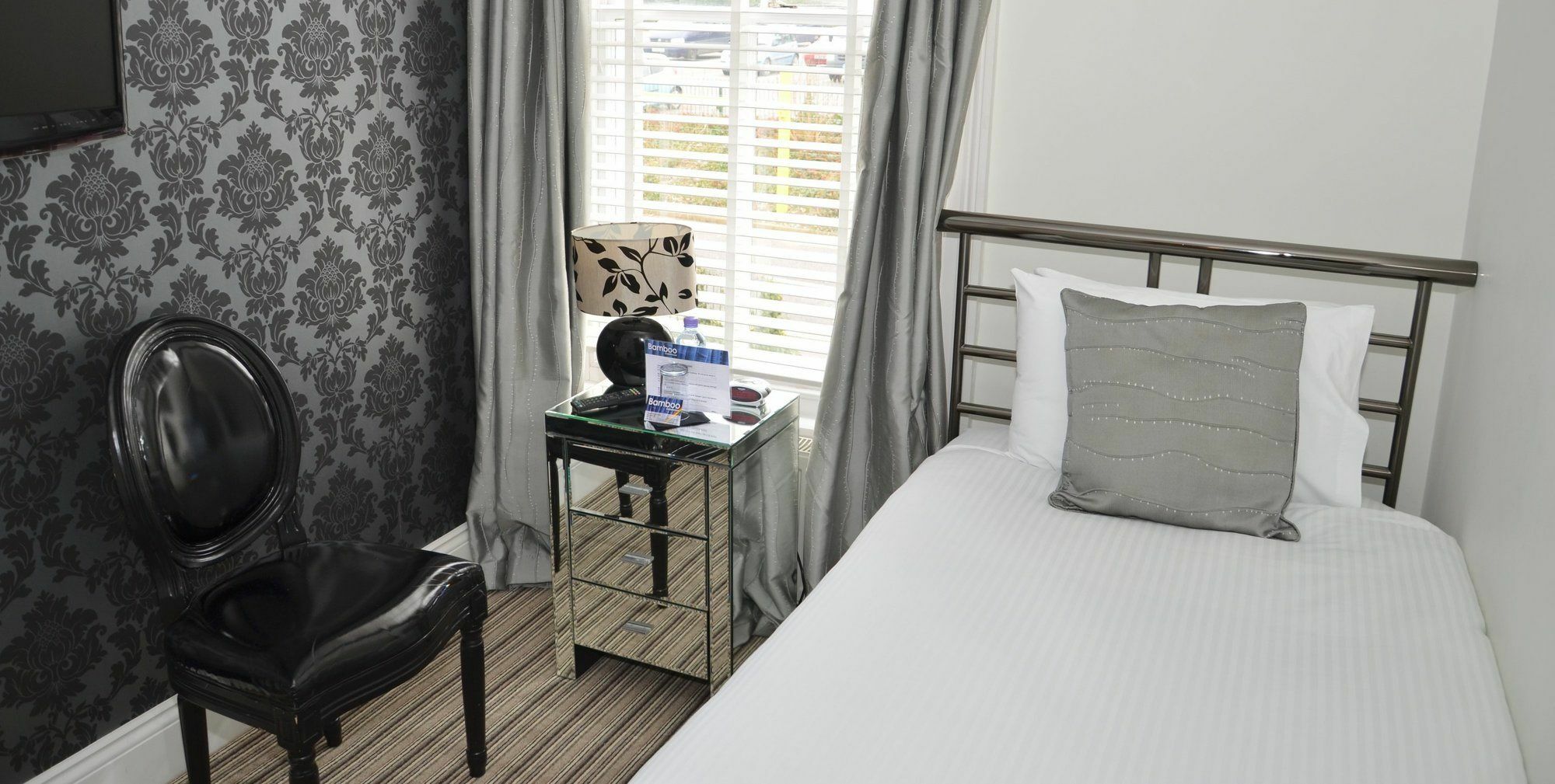 แบมบู เกสท์เฮาส์ Hotel บอร์นมัธ ภายนอก รูปภาพ